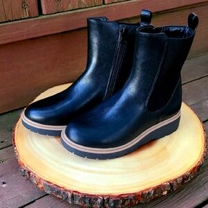 NWOT Girls Art Class Laurel Chelsea Boots Black Size 1
